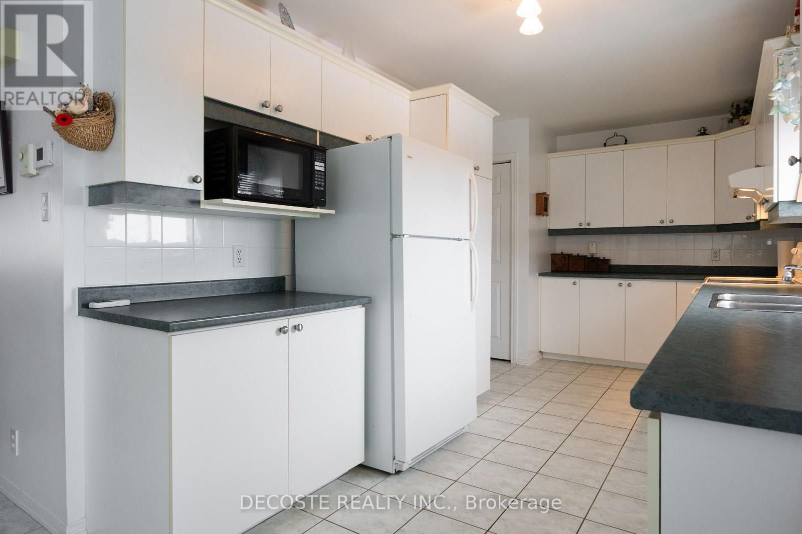 35 Sandfield Avenue N, North Glengarry, Ontario  K0C 1A0 - Photo 11 - X12826598