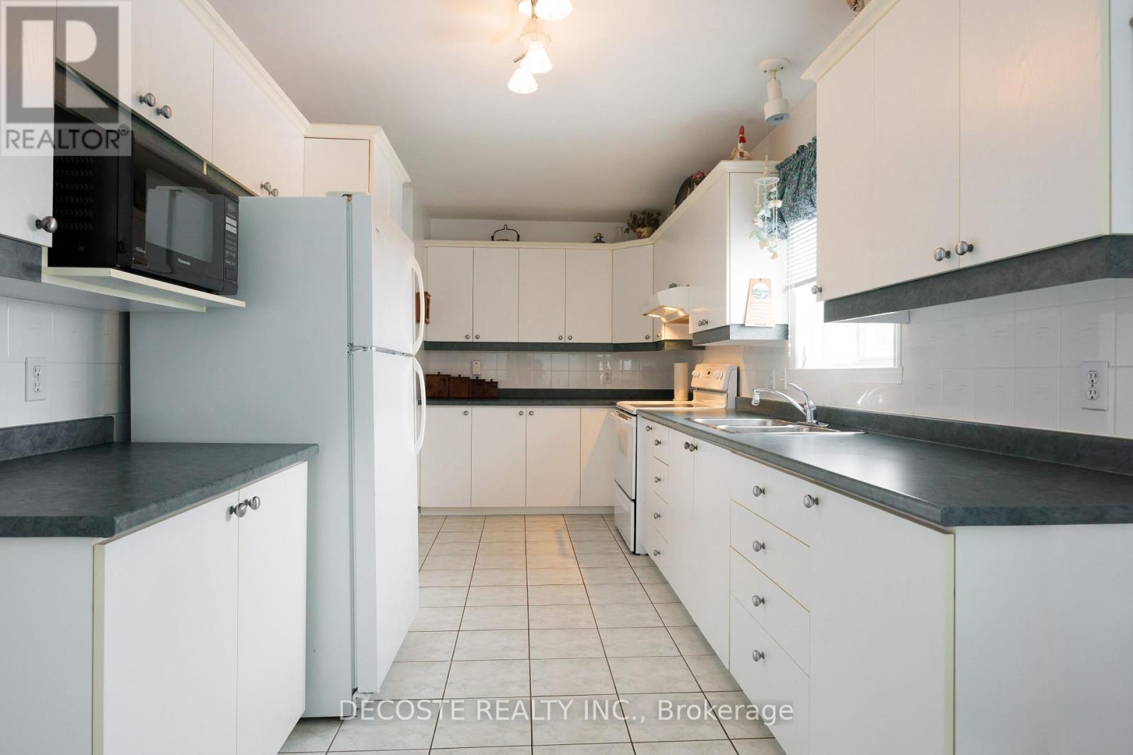 35 Sandfield Avenue N, North Glengarry, Ontario  K0C 1A0 - Photo 10 - X12826598