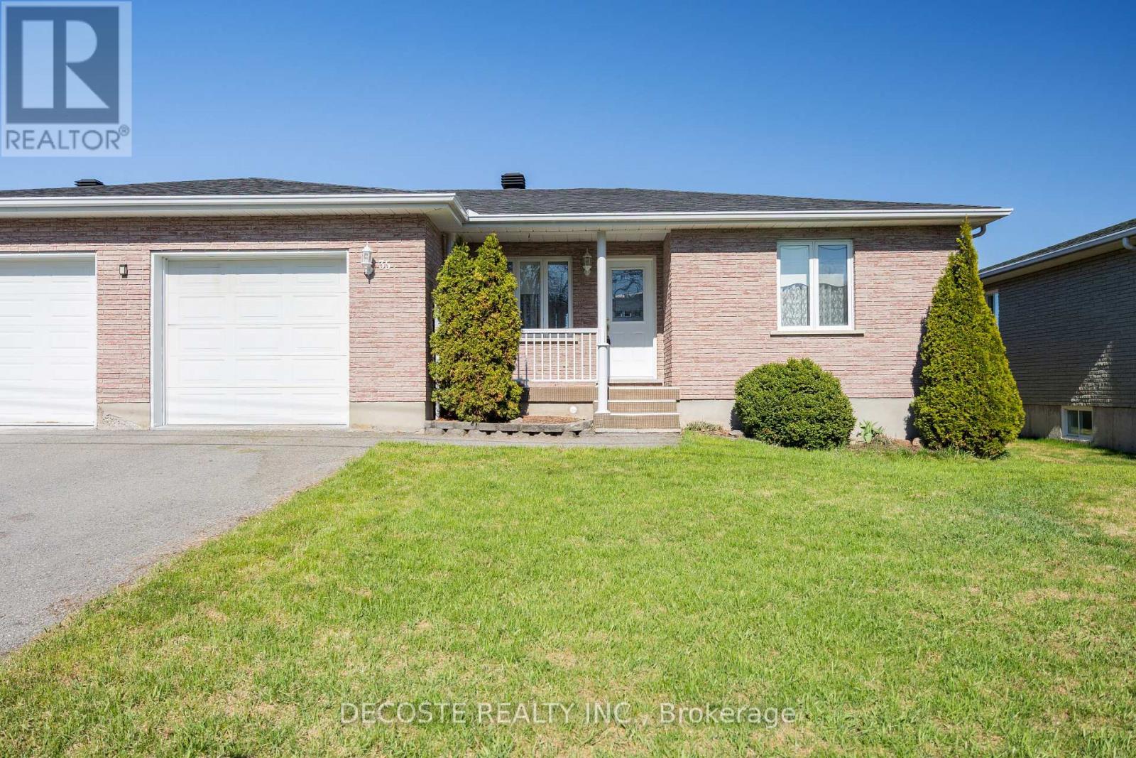 35 Sandfield Avenue N, North Glengarry, Ontario  K0C 1A0 - Photo 1 - X12826598