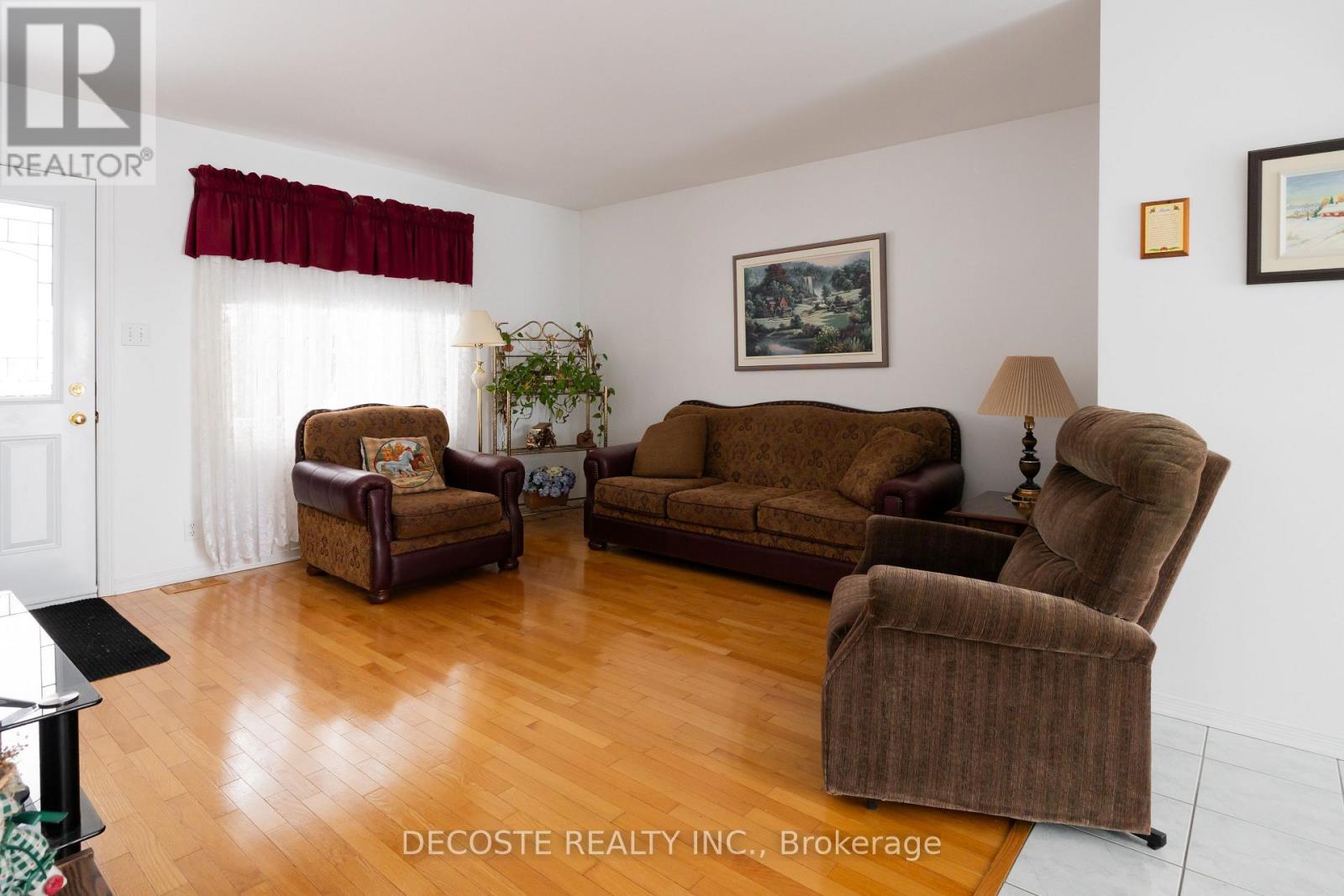 35 Sandfield Avenue N, North Glengarry, Ontario  K0C 1A0 - Photo 6 - X12826598