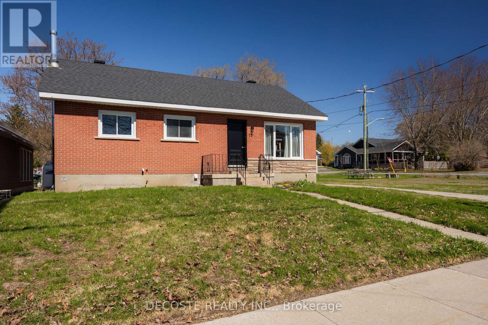 15 Marlborough Street, North Glengarry, Ontario  K0C 1T0 - Photo 2 - X12927662