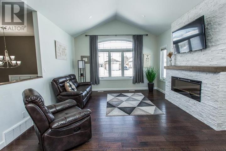 66 Foxborough Trl, Sault Ste. Marie, Ontario  P6B 0A7 - Photo 2 - SM260475