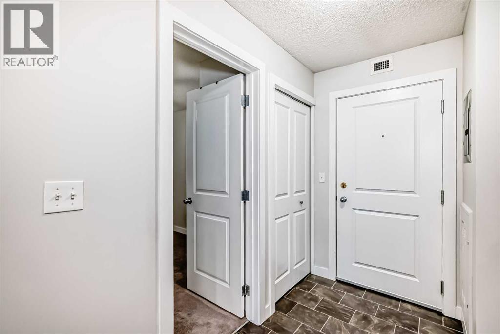 9309, 403 Mackenzie Way SW, Airdrie, Alberta  T4B 3V7 - Photo 4 - A2287947