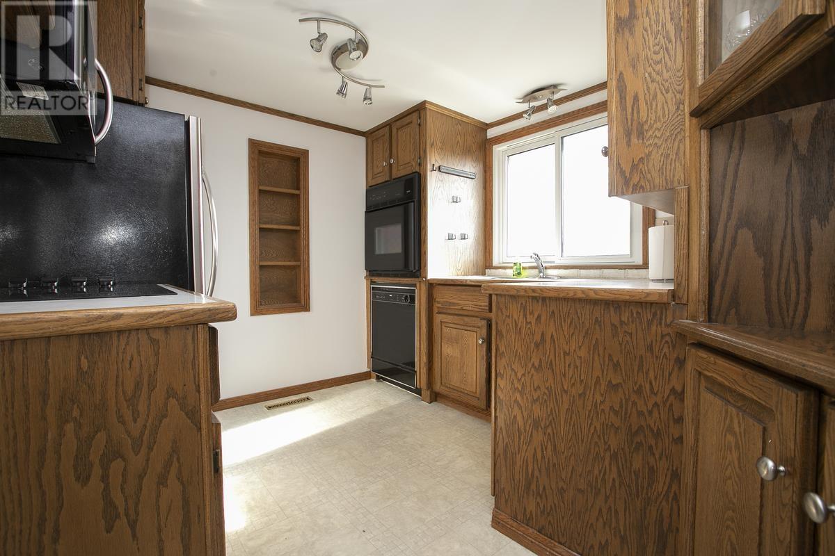 548 Lake St, Sault Ste. Marie, Ontario  P6B 3L2 - Photo 19 - SM260820