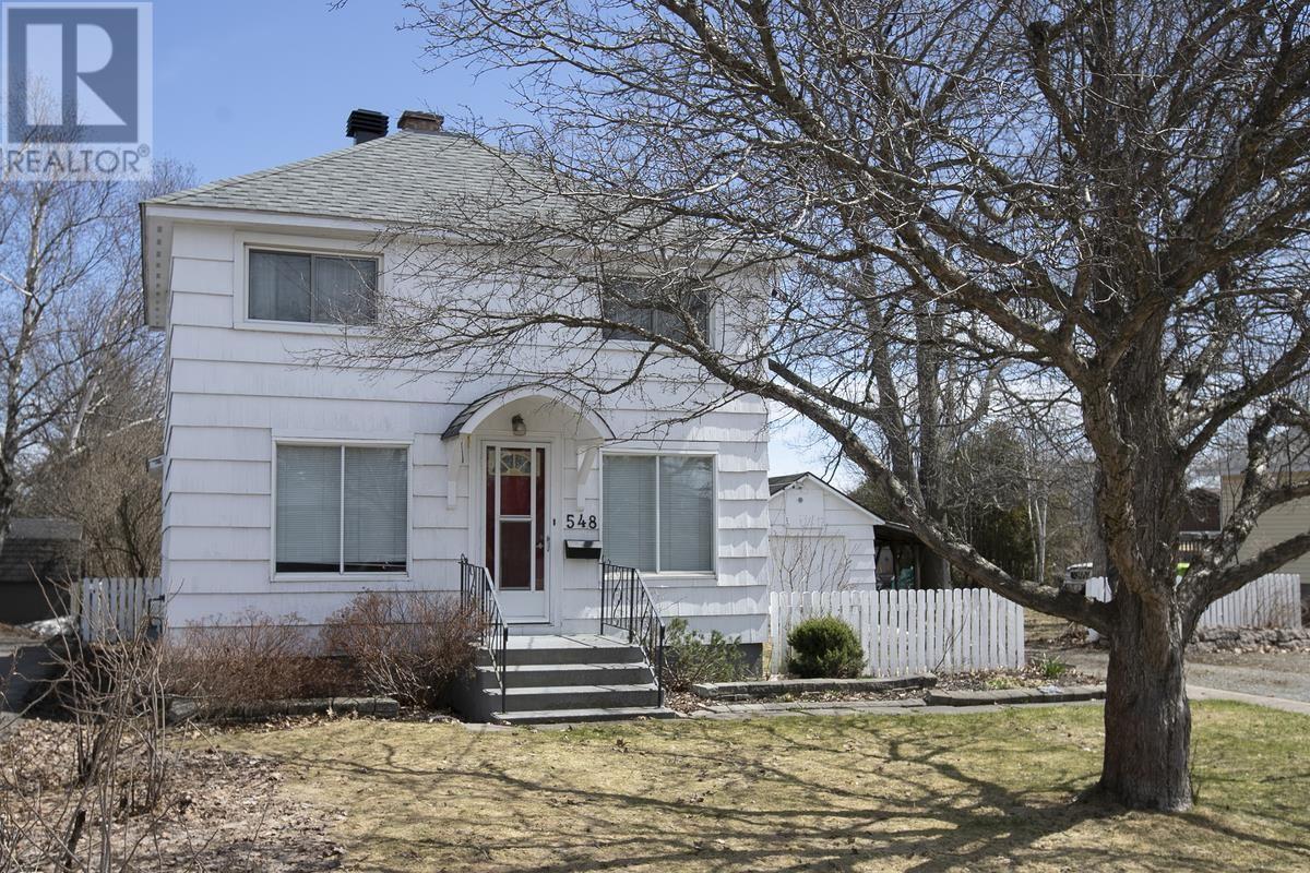 548 Lake St, Sault Ste. Marie, Ontario  P6B 3L2 - Photo 2 - SM260820