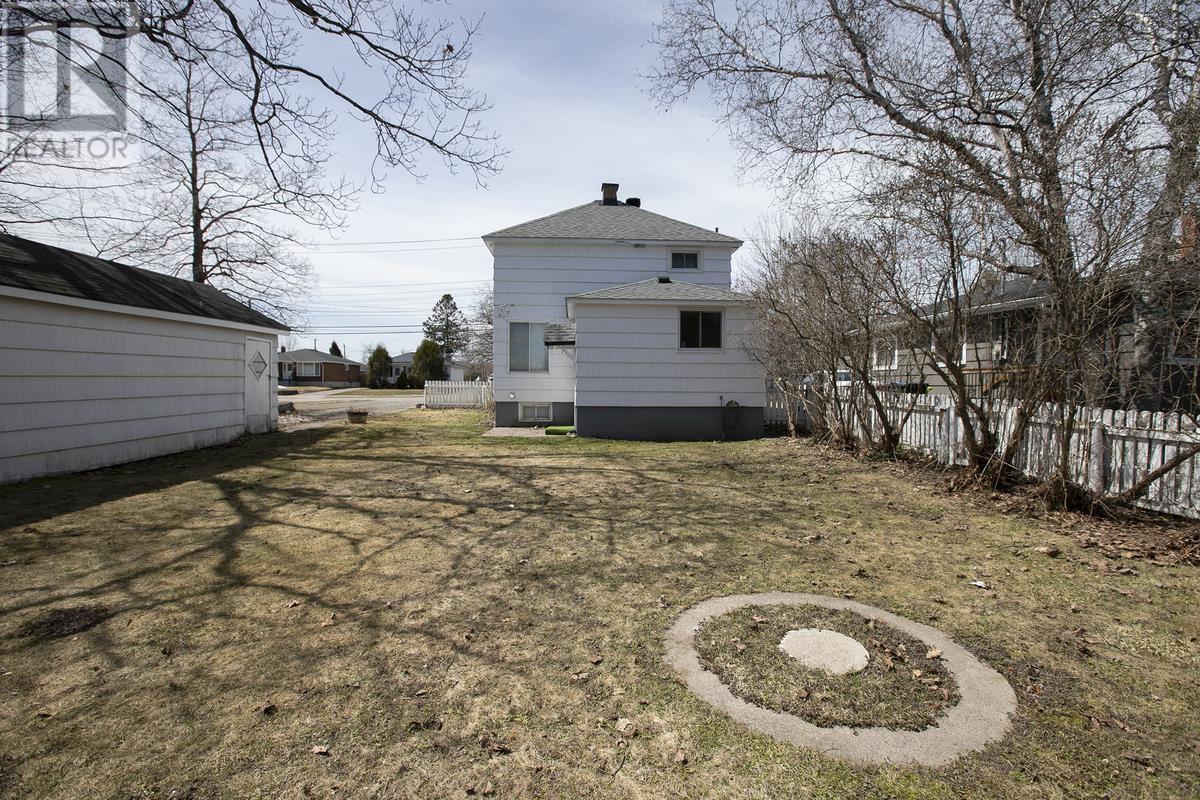 548 Lake St, Sault Ste. Marie, Ontario  P6B 3L2 - Photo 6 - SM260820