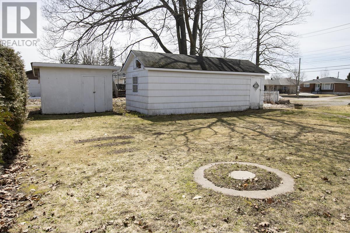 548 Lake St, Sault Ste. Marie, Ontario  P6B 3L2 - Photo 7 - SM260820