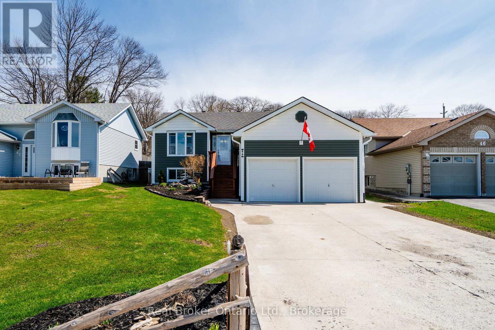 44 BYRNES CRESCENT, Penetanguishene, Ontario