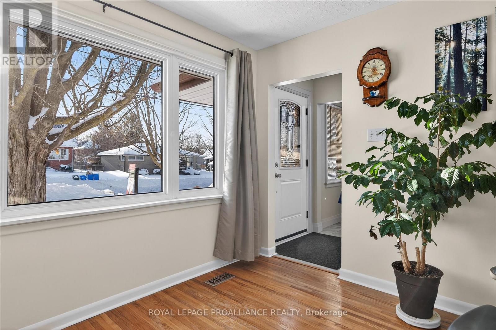 260 Bellevue Street, Peterborough, Ontario  K9H 5E5 - Photo 2 - X12735358