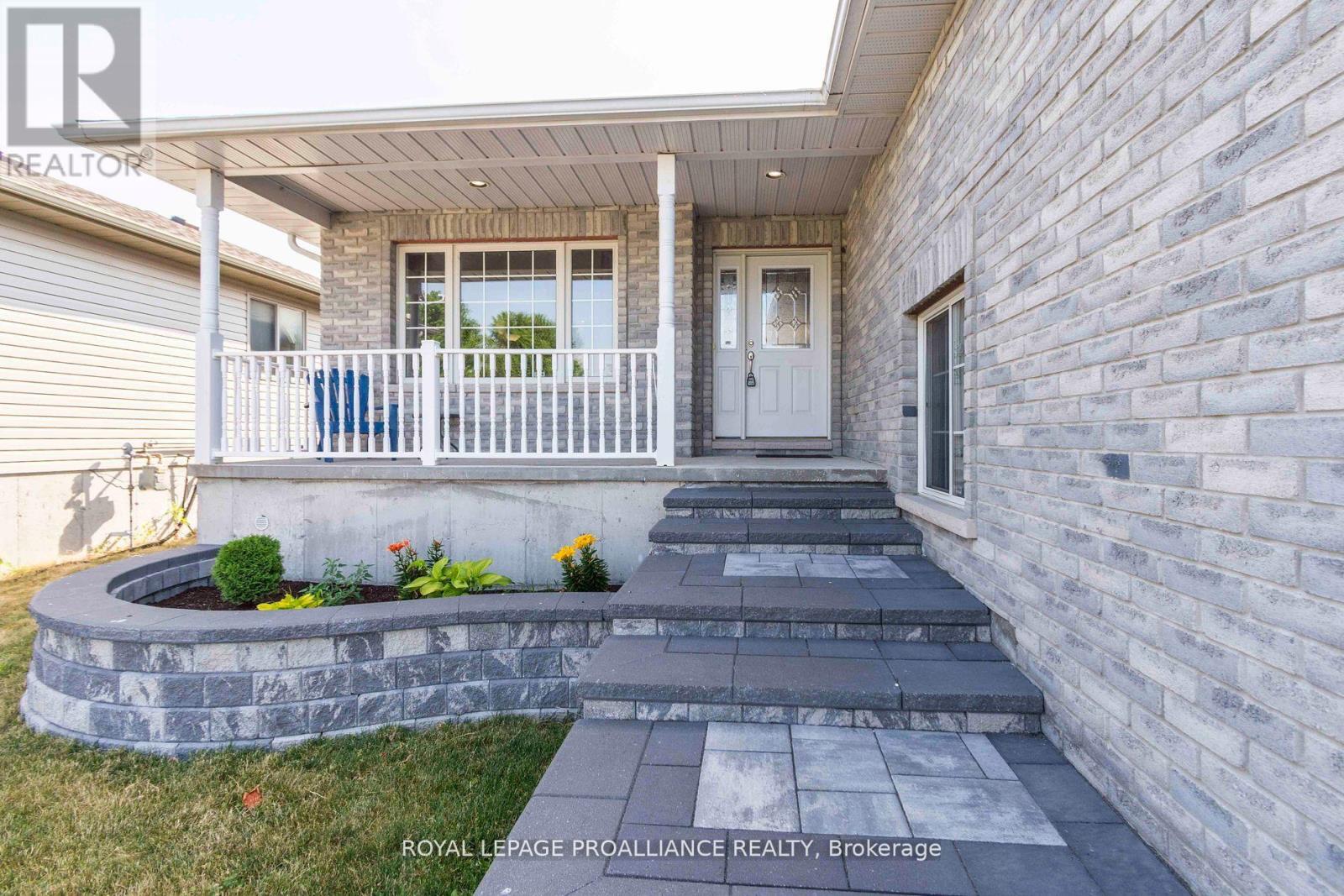 35 Forest Valley Drive, Quinte West, Ontario  K0K 2C0 - Photo 2 - X12732376