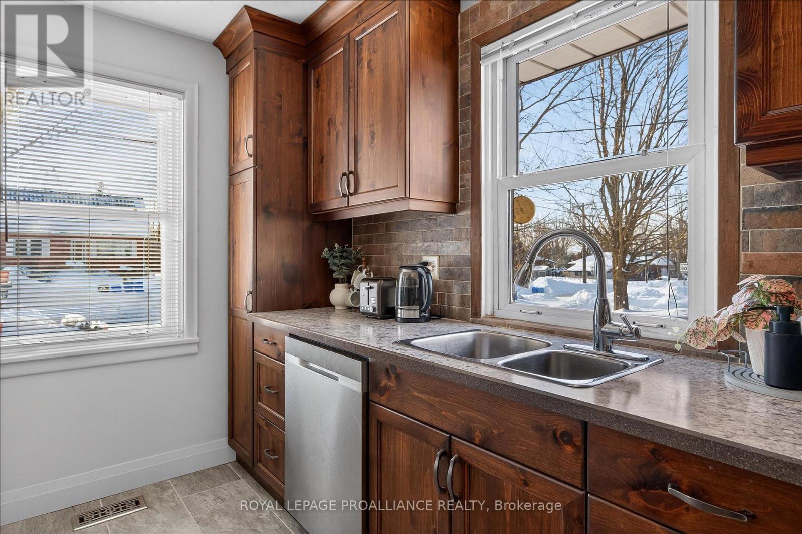 260 Bellevue Street, Peterborough, Ontario  K9H 5E5 - Photo 10 - X12735358
