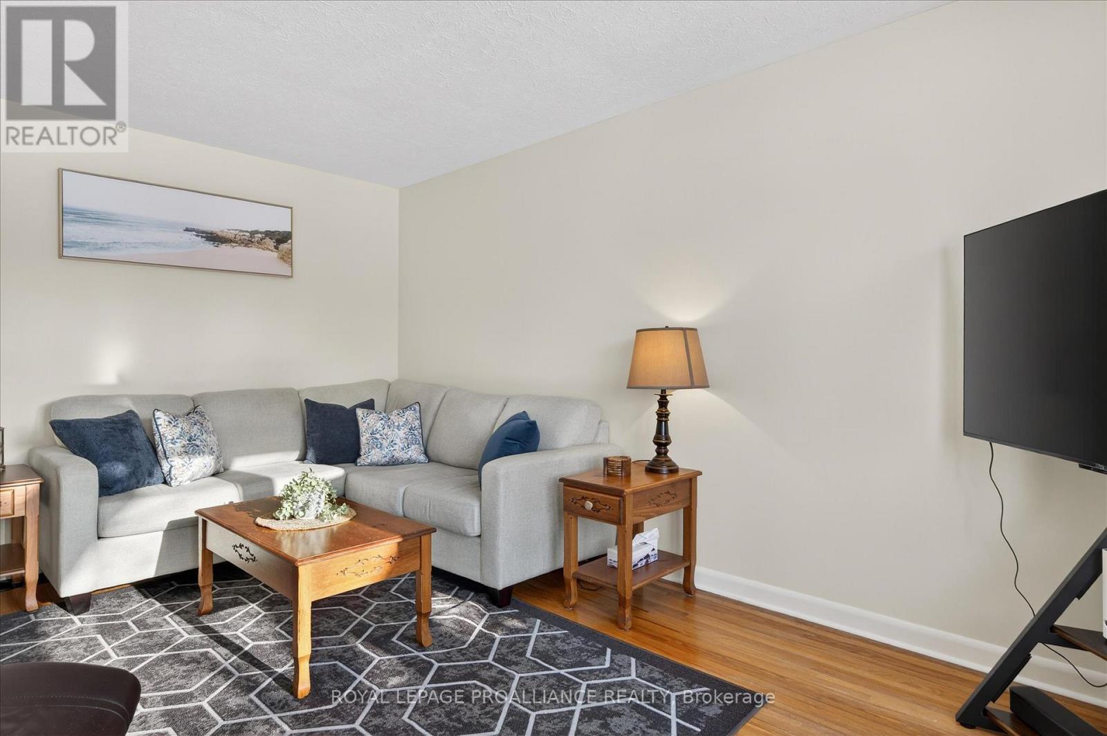 260 Bellevue Street, Peterborough, Ontario  K9H 5E5 - Photo 4 - X12735358