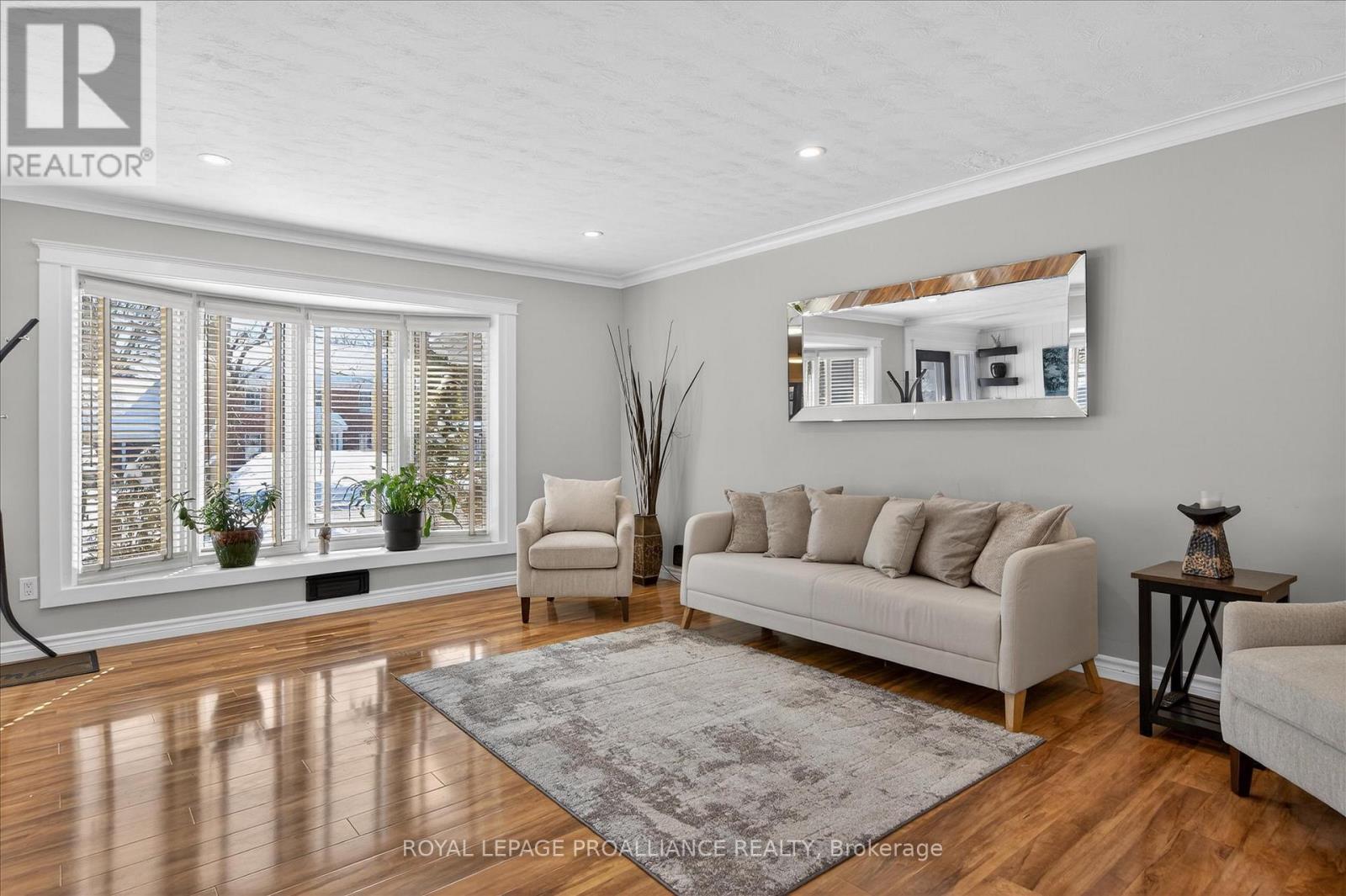 960 Weller Street N, Peterborough, Ontario  K9J 4Y2 - Photo 3 - X12838398