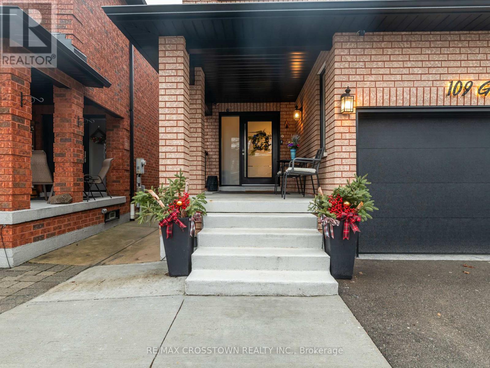109 Golden Gate Circle, Vaughan, Ontario  L4H 1N6 - Photo 3 - N12943930