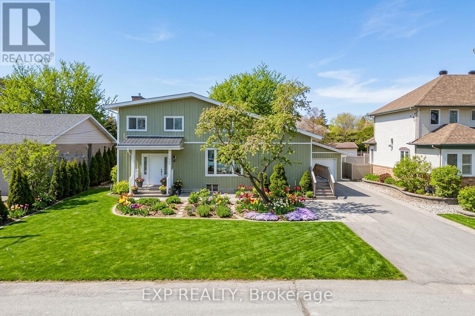 1592 APELDOORN AVENUE, Ottawa, Ontario