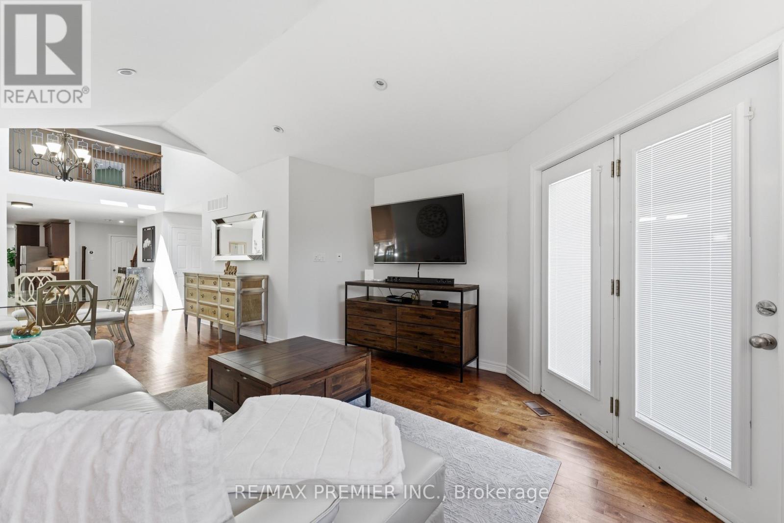 2304 Sovereign Street, Oakville, Ontario  L6L 1L6 - Photo 13 - W13043594