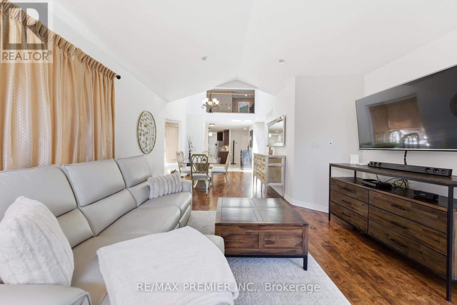 2304 Sovereign Street, Oakville, Ontario  L6L 1L6 - Photo 14 - W13043594