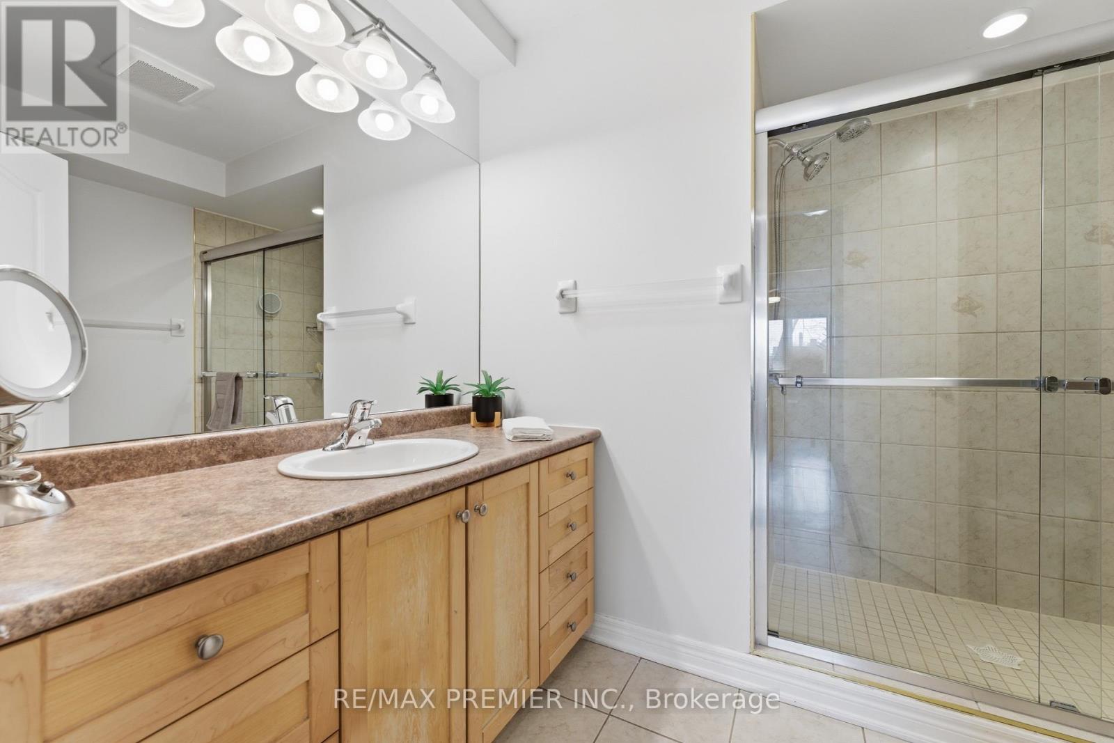 2304 Sovereign Street, Oakville, Ontario  L6L 1L6 - Photo 19 - W13043594