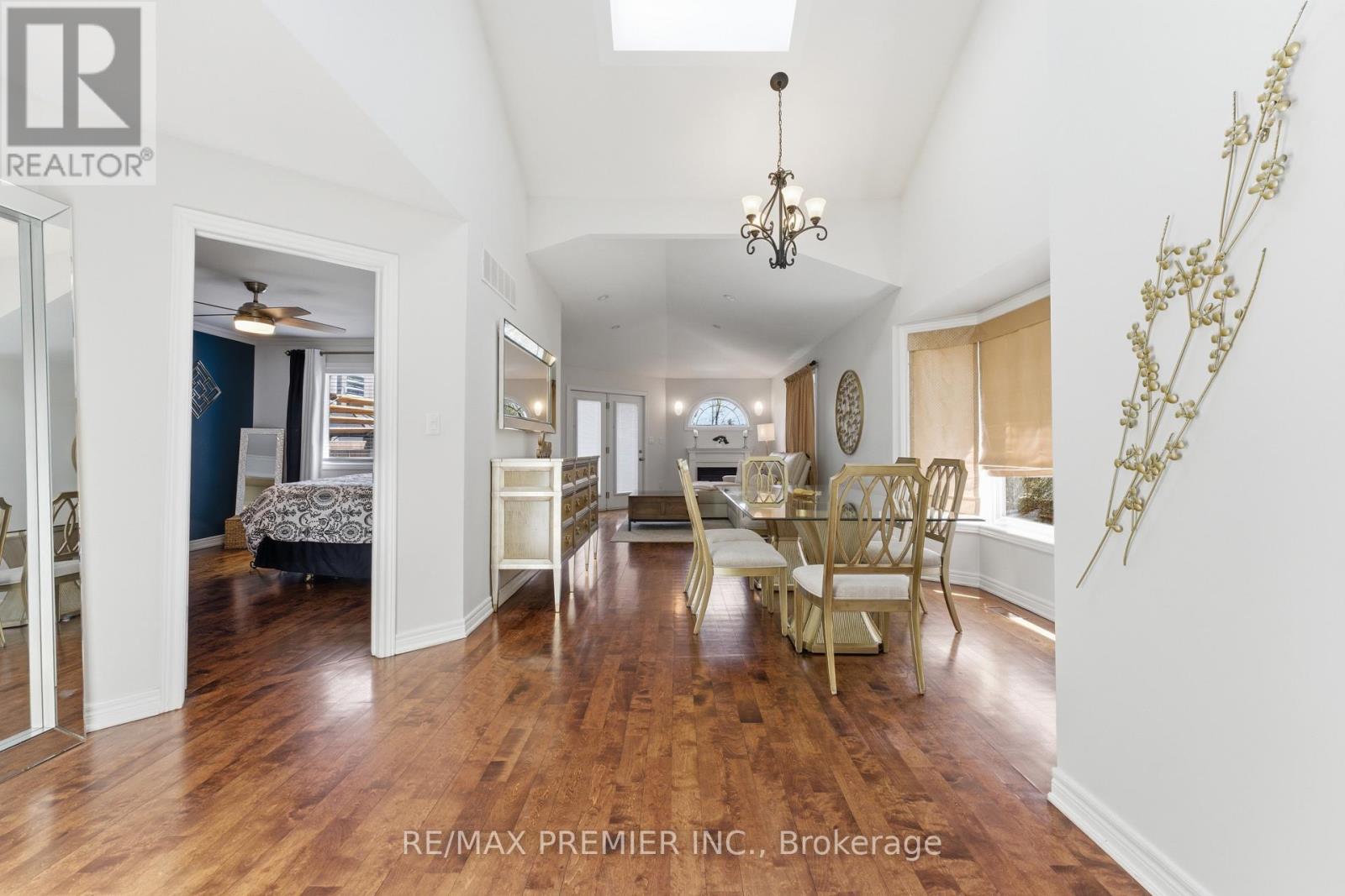 2304 Sovereign Street, Oakville, Ontario  L6L 1L6 - Photo 9 - W13043594