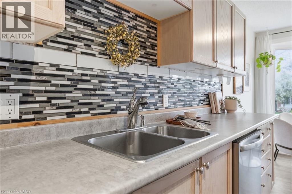 10 Burke Drive, Caledonia, Ontario  N3W 1C3 - Photo 7 - 40825234