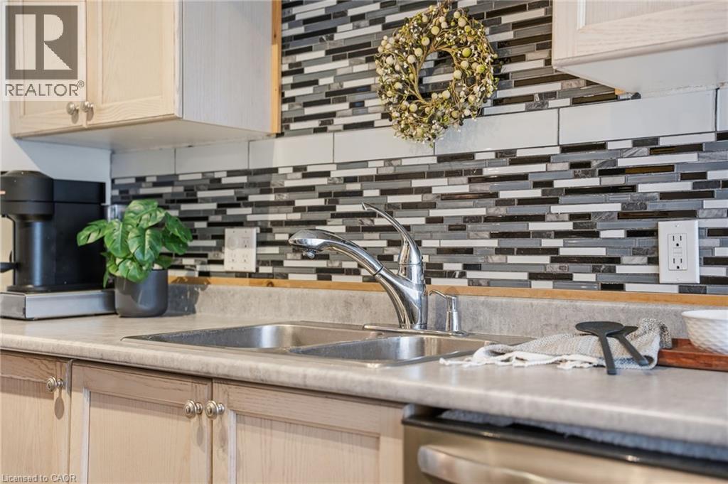 10 Burke Drive, Caledonia, Ontario  N3W 1C3 - Photo 8 - 40825234