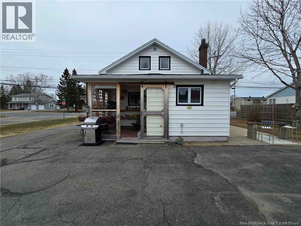 1520 Sunset, Bathurst, New Brunswick  E2A 3P3 - Photo 9 - NB138279