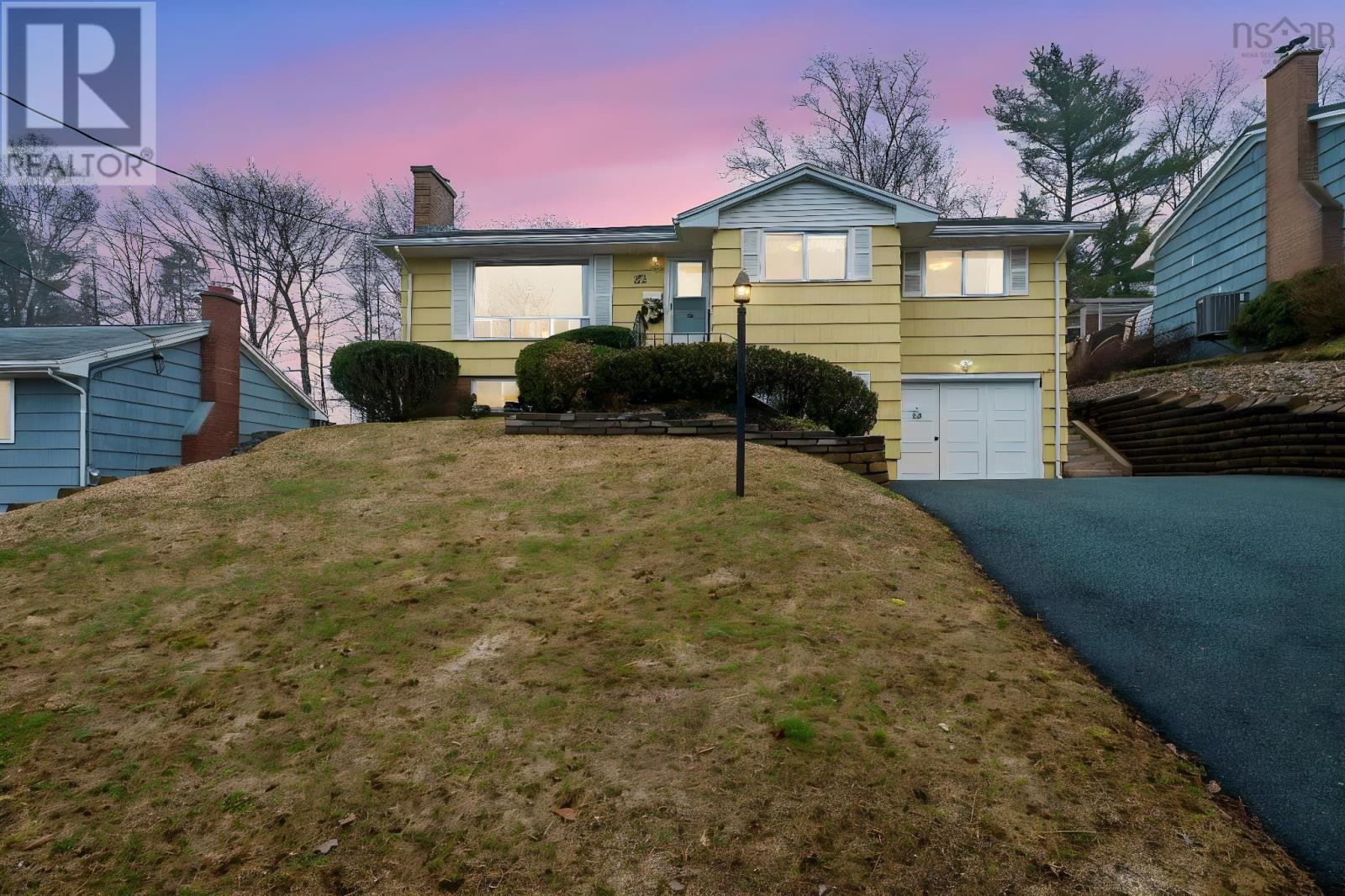 32 Canary Crescent, Halifax, Nova Scotia  B3M 1R1 - Photo 1 - 202609097