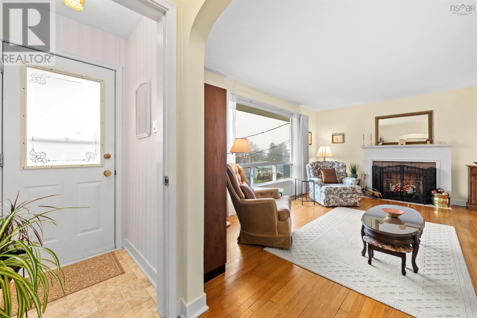 32 Canary Crescent, Halifax, Nova Scotia  B3M 1R1 - Photo 2 - 202609097