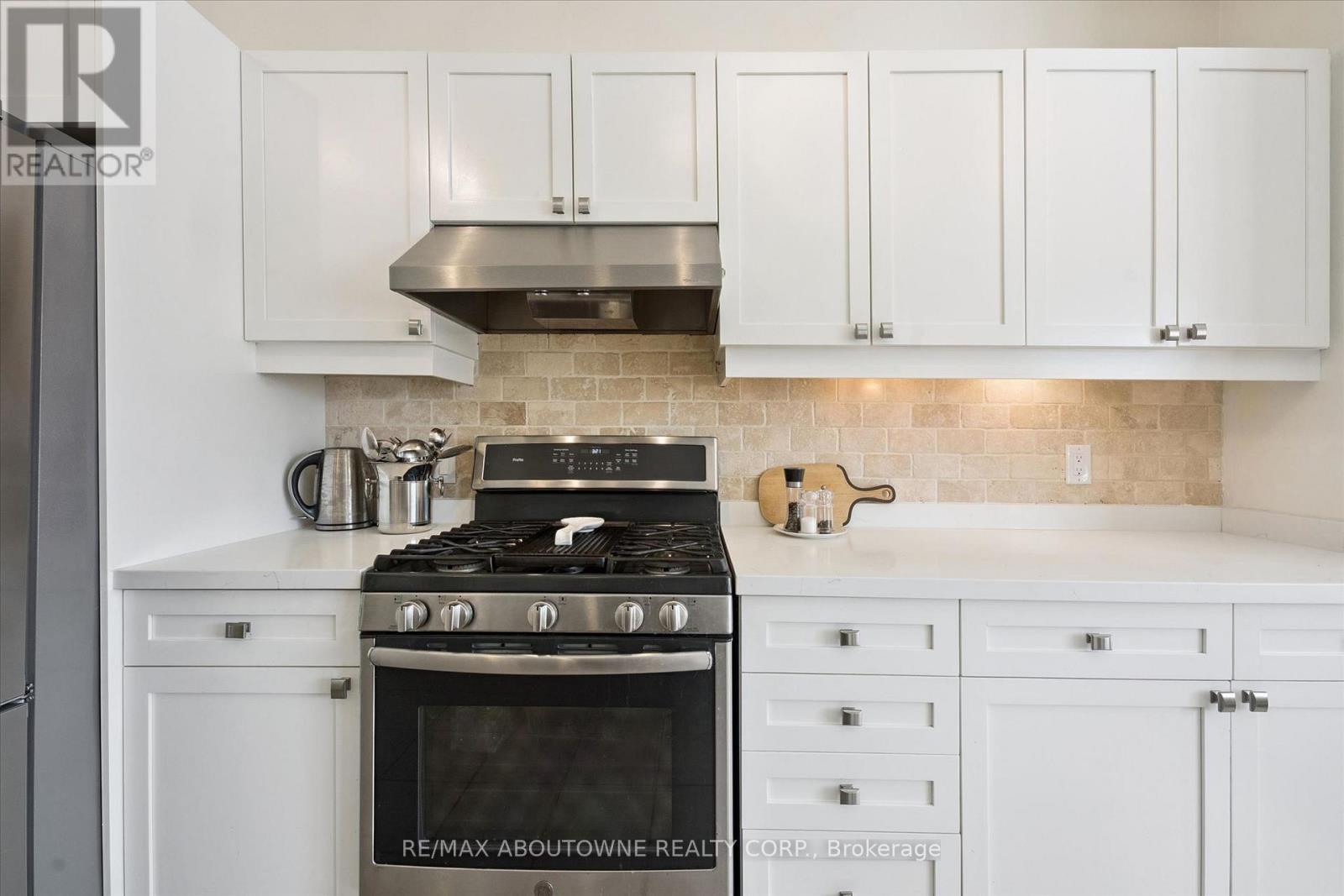 2484 Capilano Crescent, Oakville, Ontario  L6H 6L4 - Photo 18 - W13054410