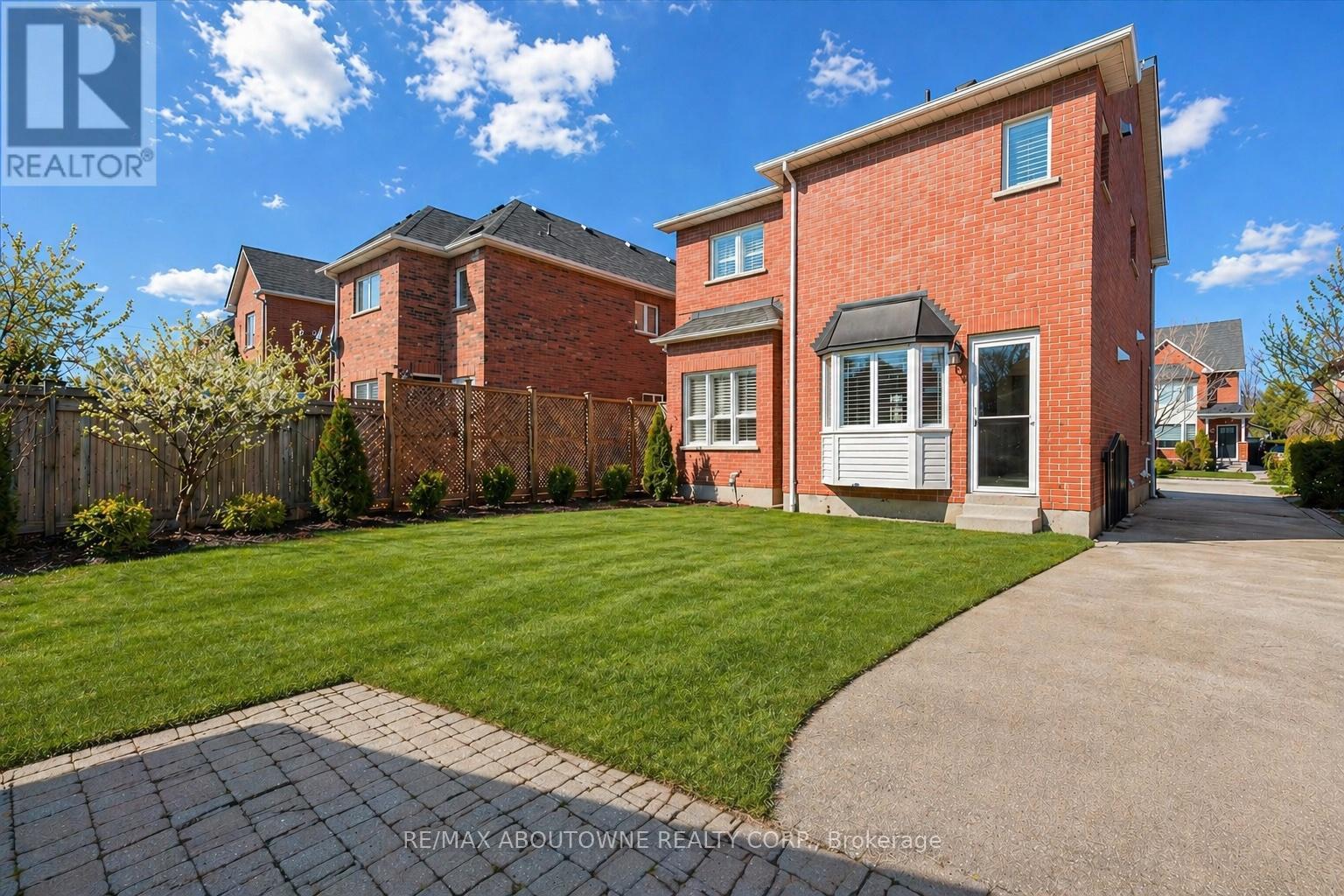 2484 Capilano Crescent, Oakville, Ontario  L6H 6L4 - Photo 5 - W13054410