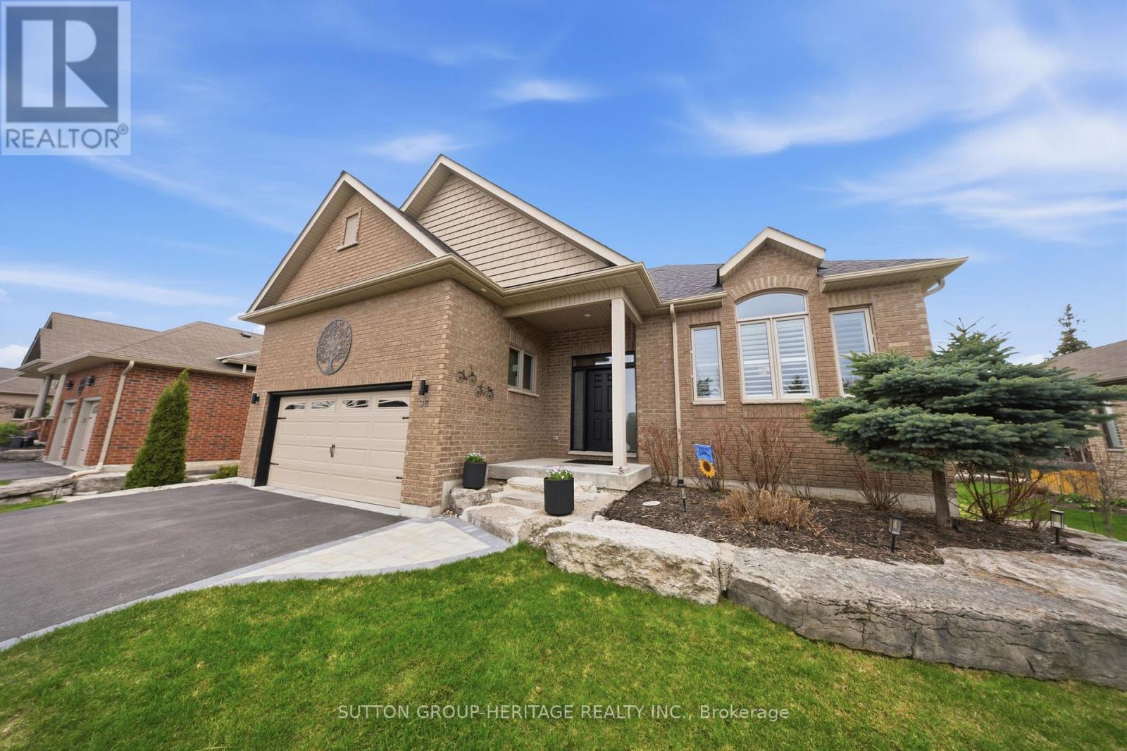 36 HUNTINGWOOD CRESCENT, Kawartha Lakes, Ontario