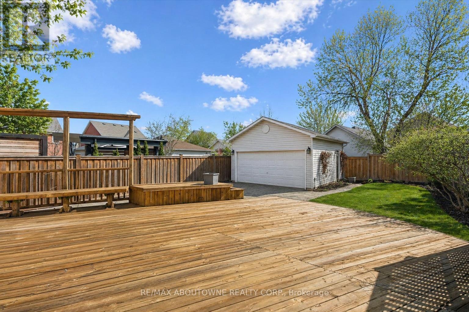 2484 Capilano Crescent, Oakville, Ontario  L6H 6L4 - Photo 3 - W13054410