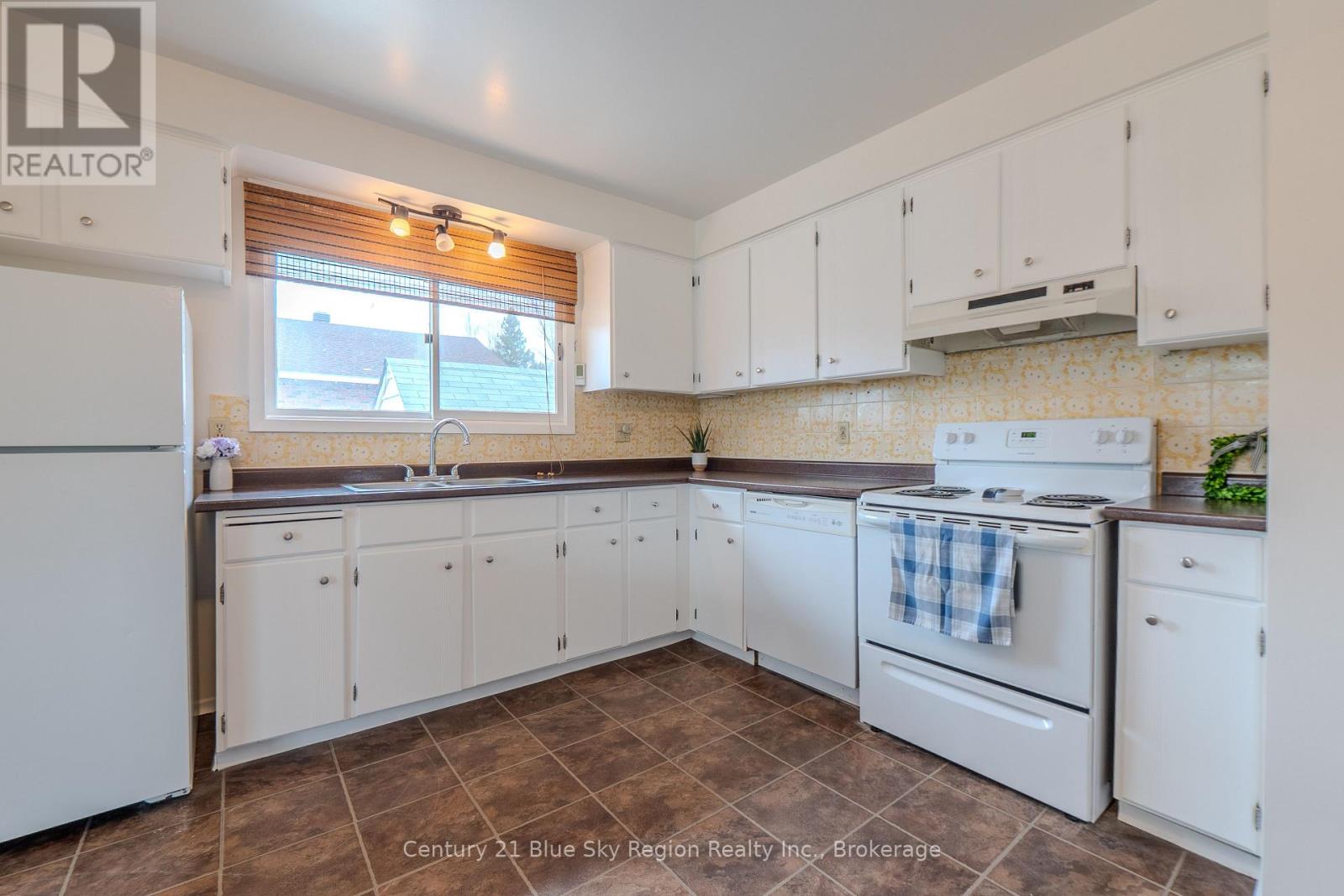 1064 Premier Road, North Bay, Ontario  P1A 2J1 - Photo 12 - X13061870