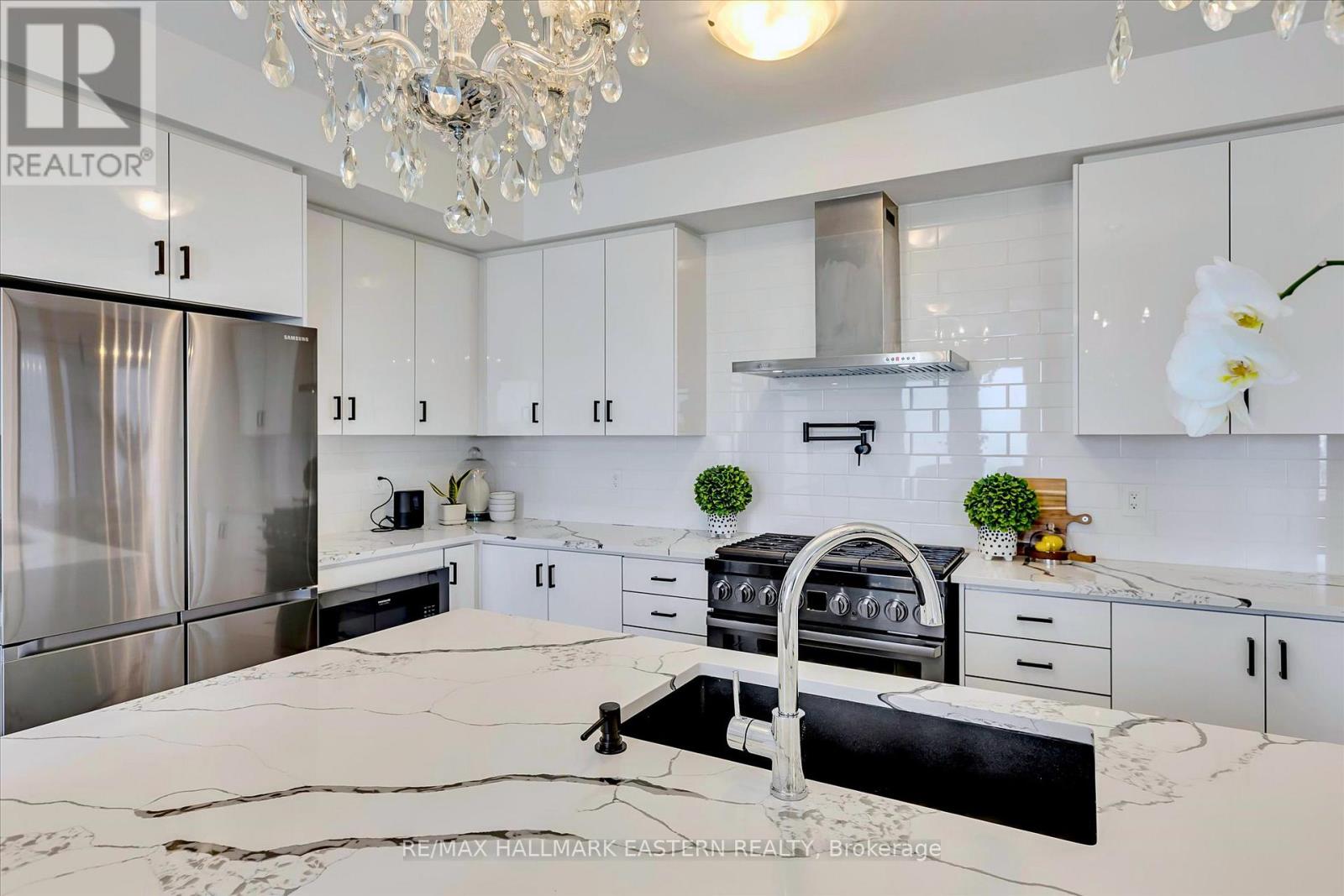 118 Whitehand Drive, Clarington, Ontario  L1B 0W1 - Photo 16 - E13061760