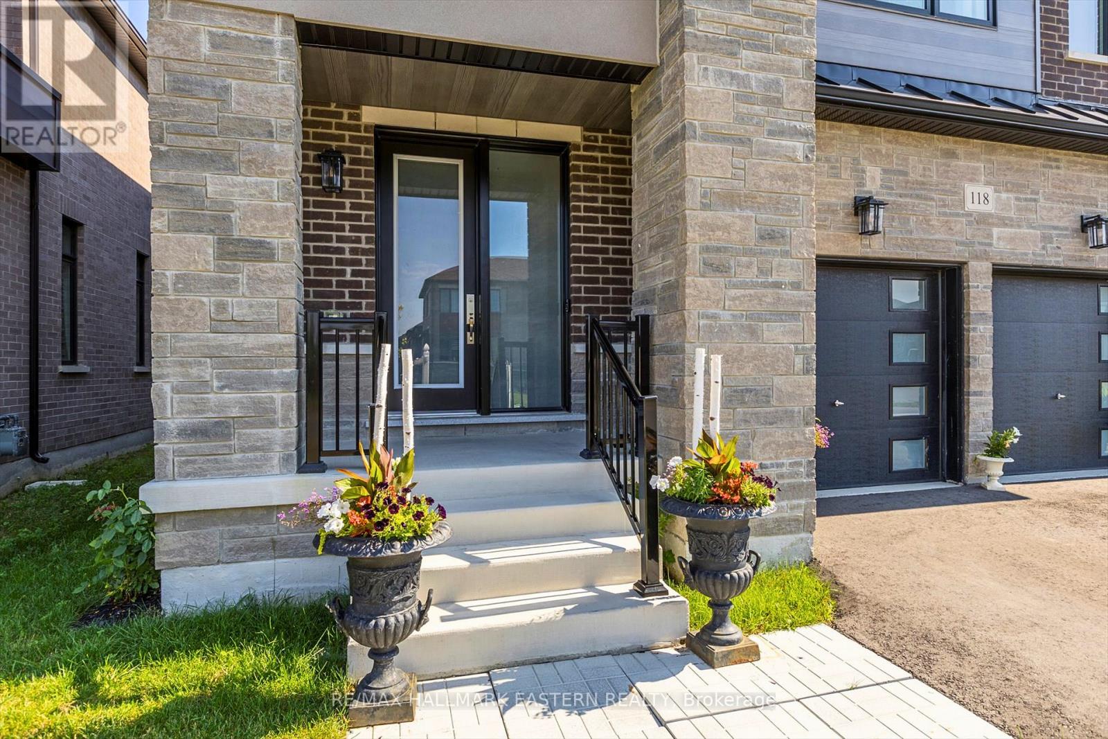 118 Whitehand Drive, Clarington, Ontario  L1B 0W1 - Photo 4 - E13061760