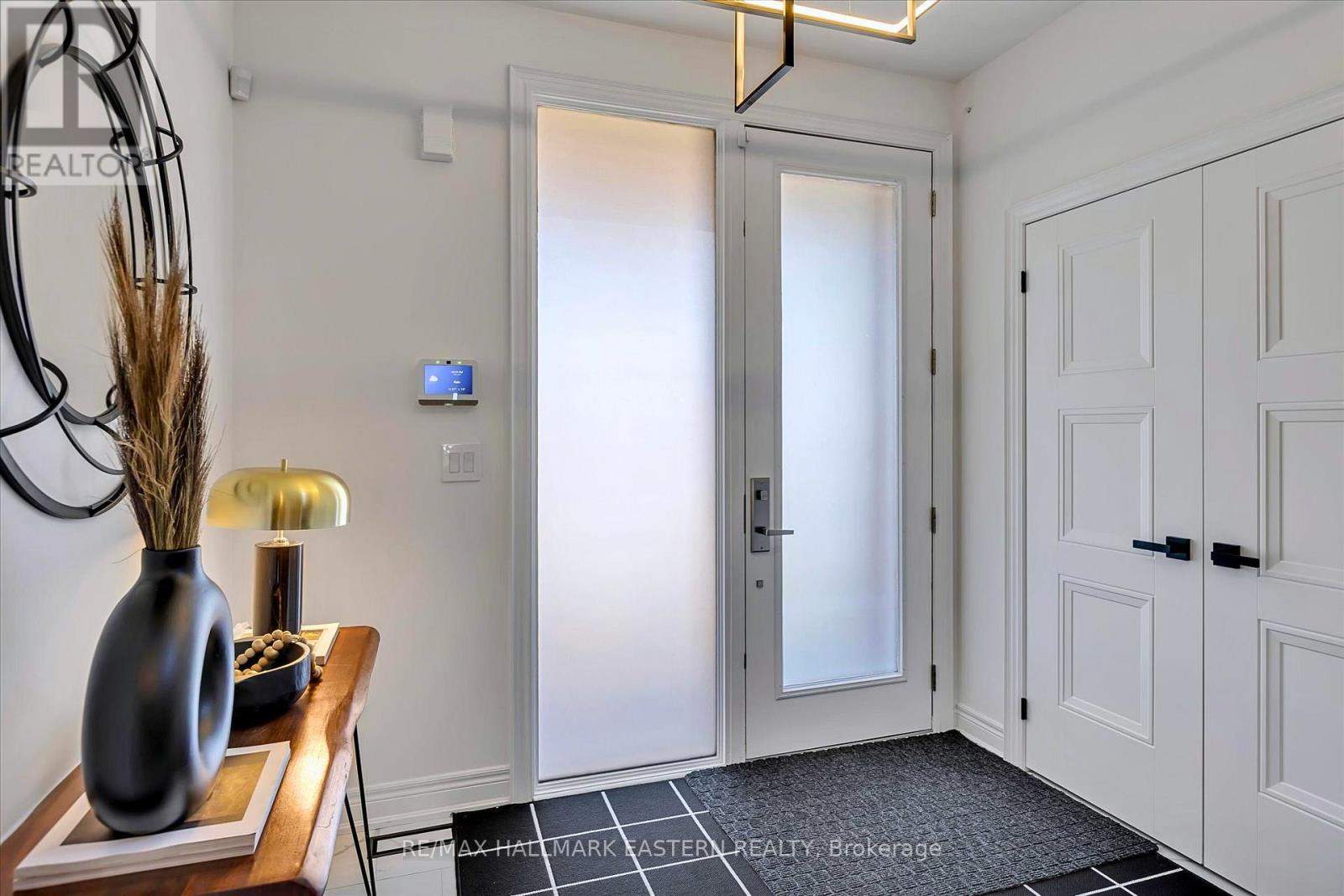 118 Whitehand Drive, Clarington, Ontario  L1B 0W1 - Photo 5 - E13061760