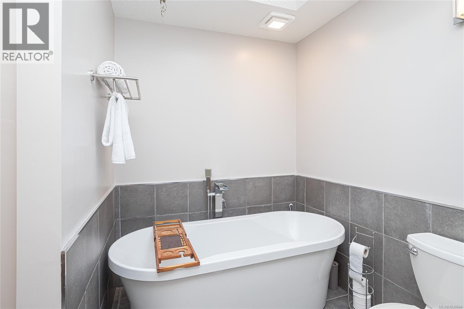 4816 Sea Ridge Dr, Saanich, British Columbia  V8Y 3B6 - Photo 19 - 1034044