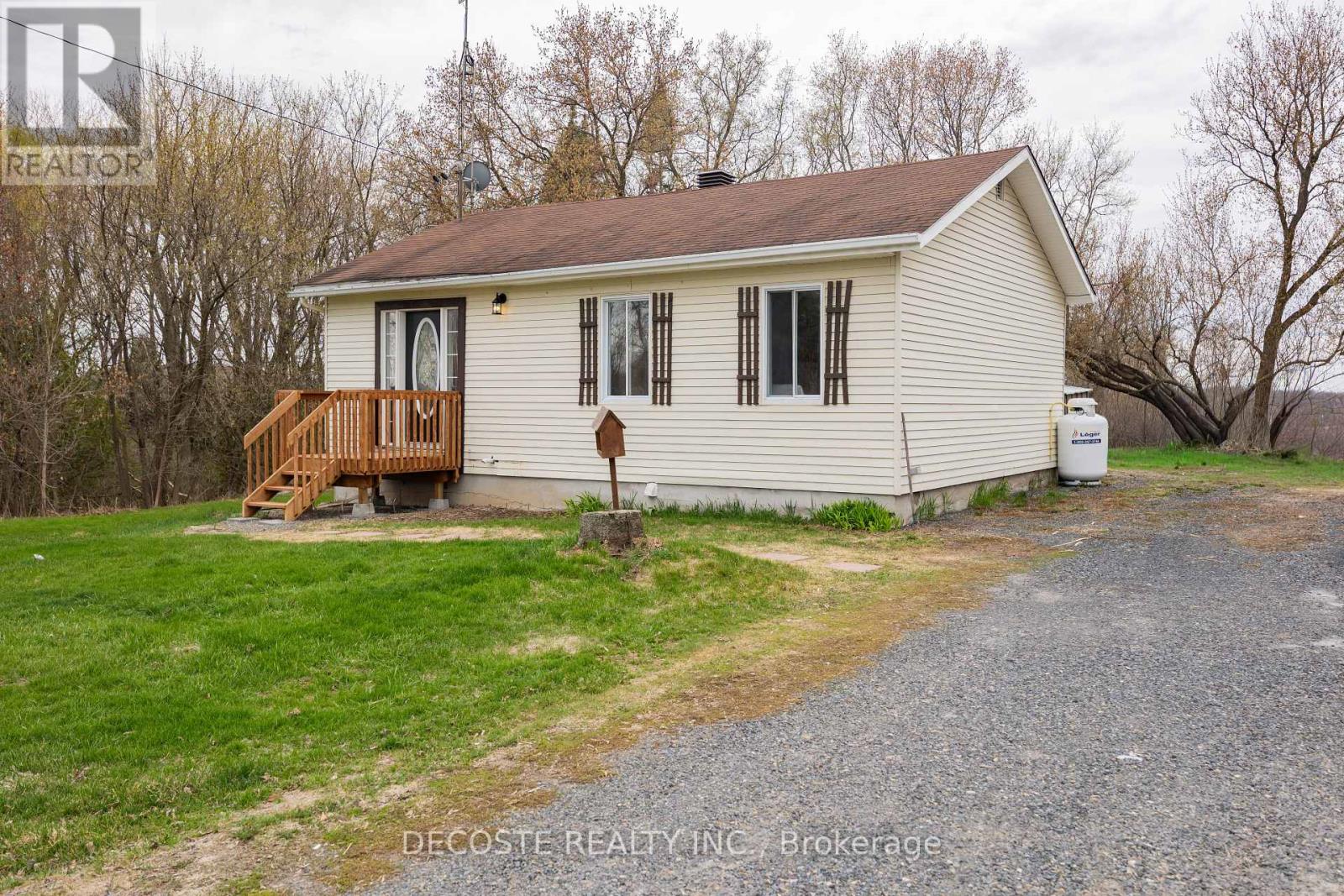 1886 Dalkeith Road, North Glengarry, Ontario  K0B 1E0 - Photo 2 - X12720700