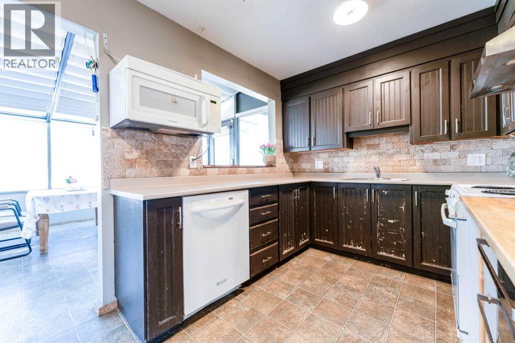 2018 Cottonwood Crescent SE, Calgary, Alberta  T2B 1T1 - Photo 8 - A2295913