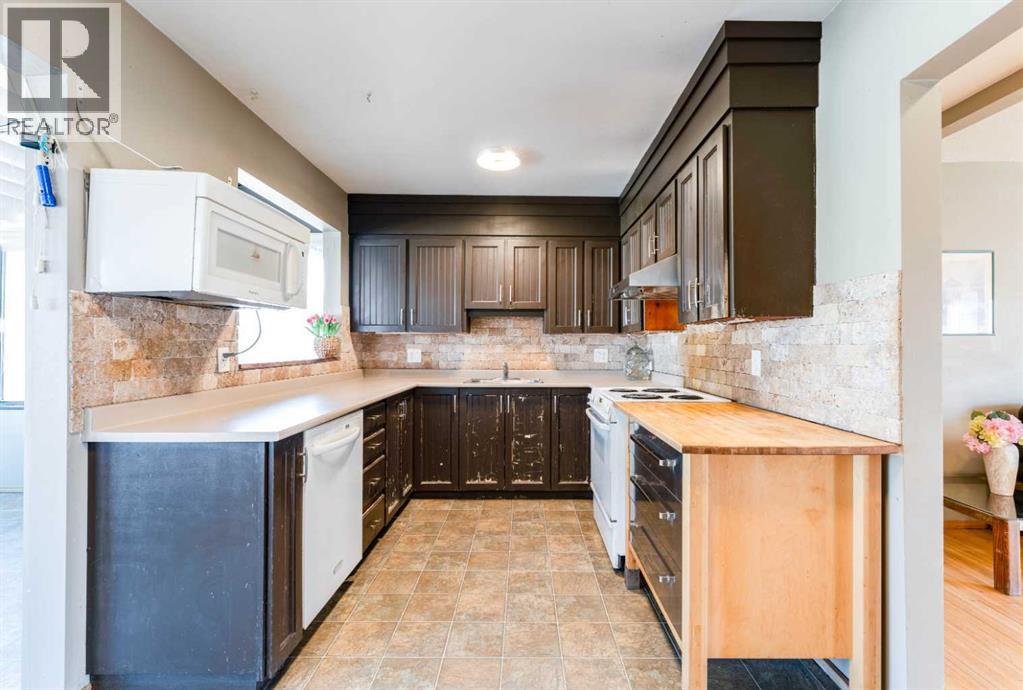 2018 Cottonwood Crescent SE, Calgary, Alberta  T2B 1T1 - Photo 6 - A2295913