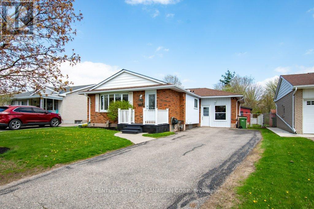 108 Lawrence Avenue, St. Thomas, Ontario  N5R 5G3 - Photo 2 - X13061862