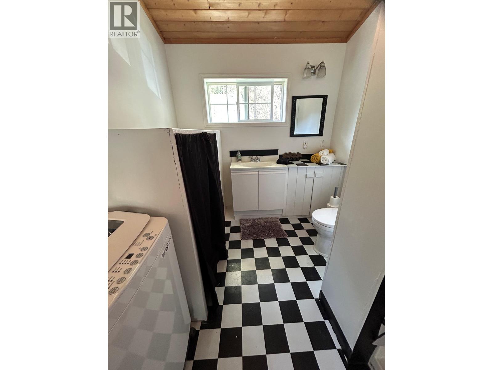 5648 Lazy Lake Road, Wasa, British Columbia  V0B 2K0 - Photo 29 - 10385067
