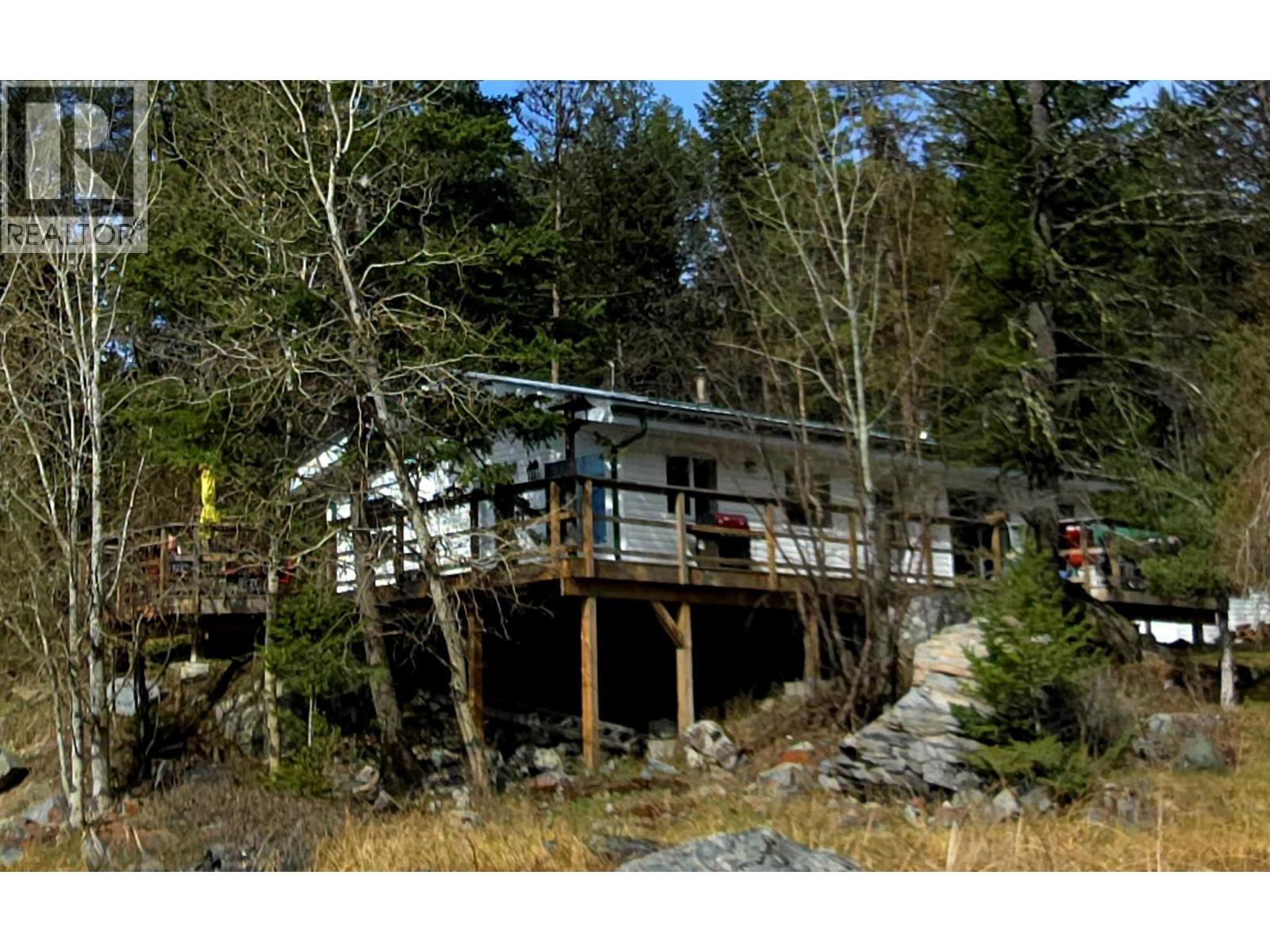 5648 Lazy Lake Road, Wasa, British Columbia  V0B 2K0 - Photo 10 - 10385067
