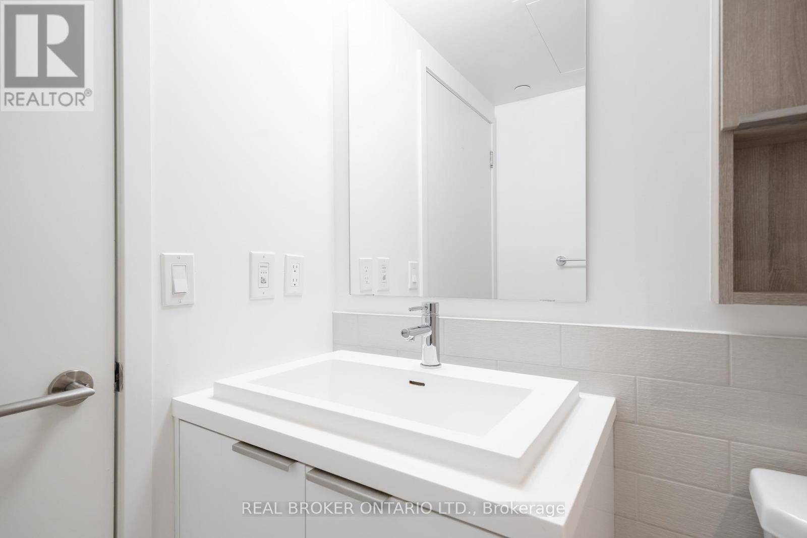 1601 - 6 Sonic Way, Toronto, Ontario  M3C 0P1 - Photo 16 - C13061736