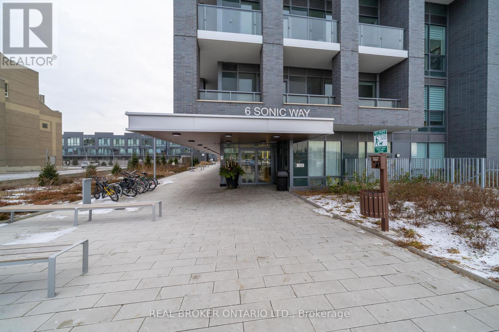 1601 - 6 Sonic Way, Toronto, Ontario  M3C 0P1 - Photo 2 - C13061736