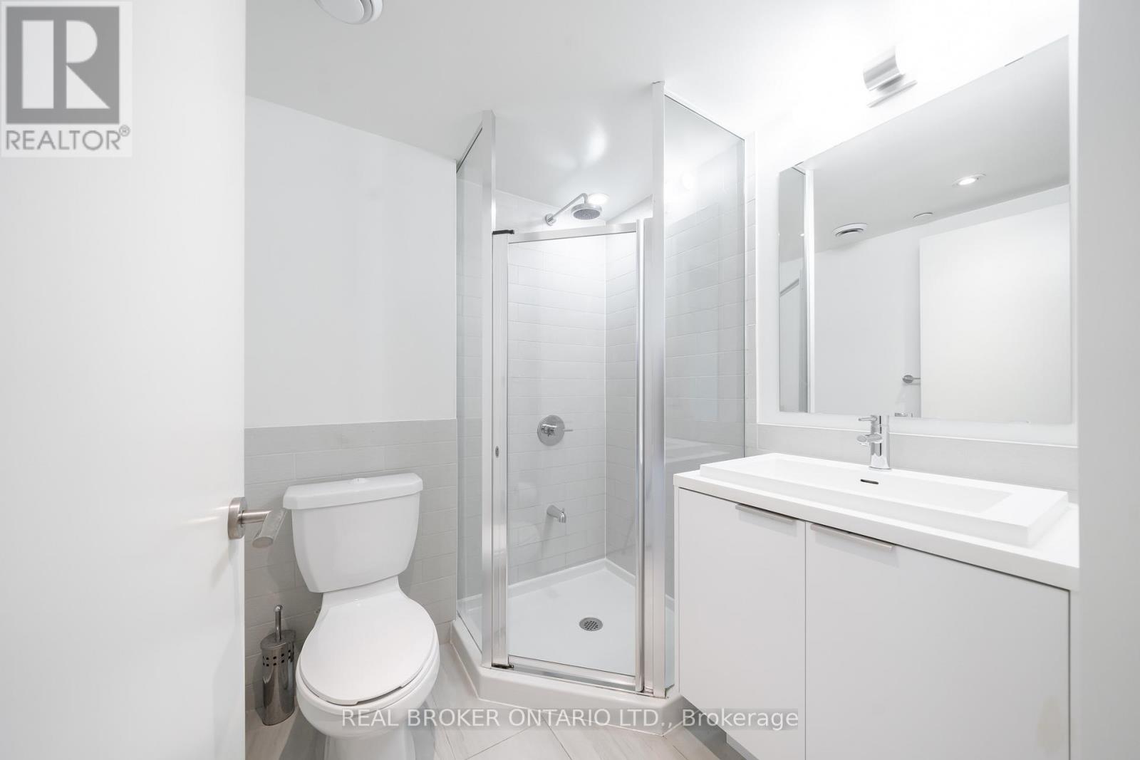 1601 - 6 Sonic Way, Toronto, Ontario  M3C 0P1 - Photo 3 - C13061736