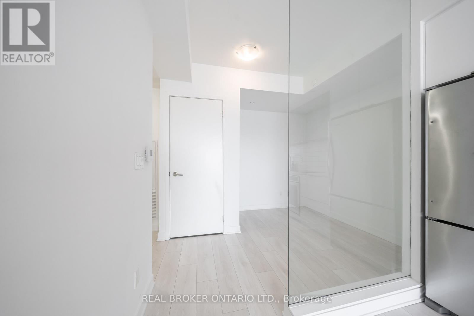 1601 - 6 Sonic Way, Toronto, Ontario  M3C 0P1 - Photo 9 - C13061736