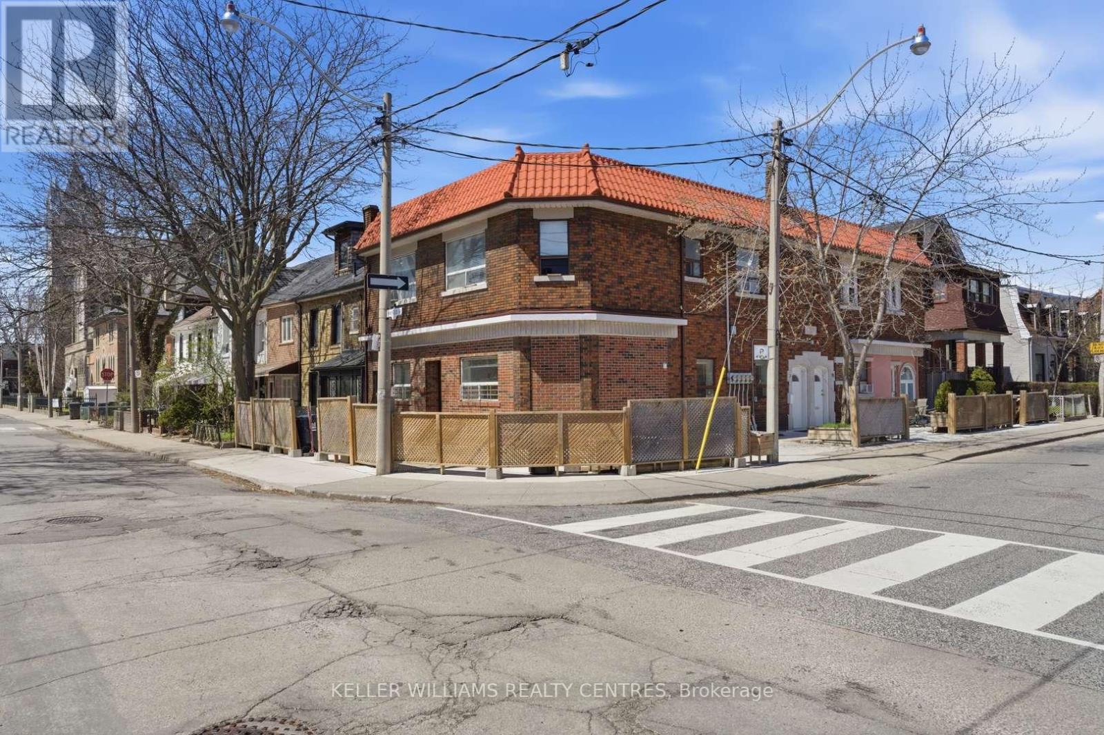 42 MANSFIELD AVENUE, Toronto, Ontario