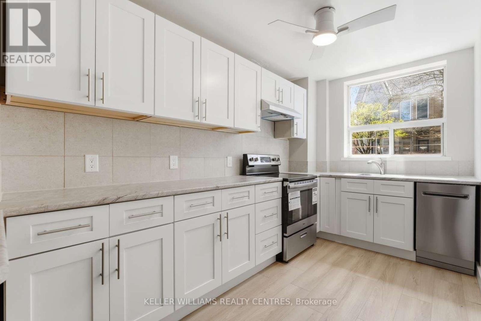 42 Mansfield Avenue, Toronto, Ontario  M6J 2B2 - Photo 13 - C13061904