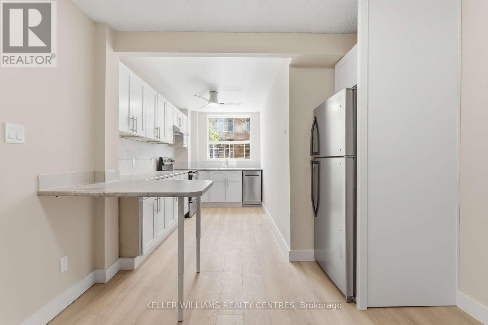 42 Mansfield Avenue, Toronto, Ontario  M6J 2B2 - Photo 14 - C13061904